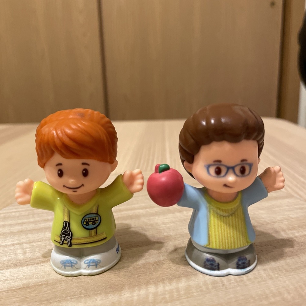 Fisher Price Little People School Bus Driver Emily Teacher Apple 2 Figure Lot